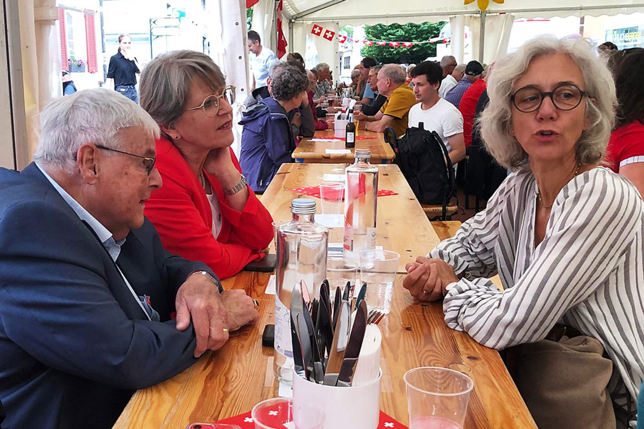 Rita Famos (2. v. l.) mit der neuen Baselbieter Kirchenratspräsidentin Regine Kokontis.  | Foto: EKS/zvg