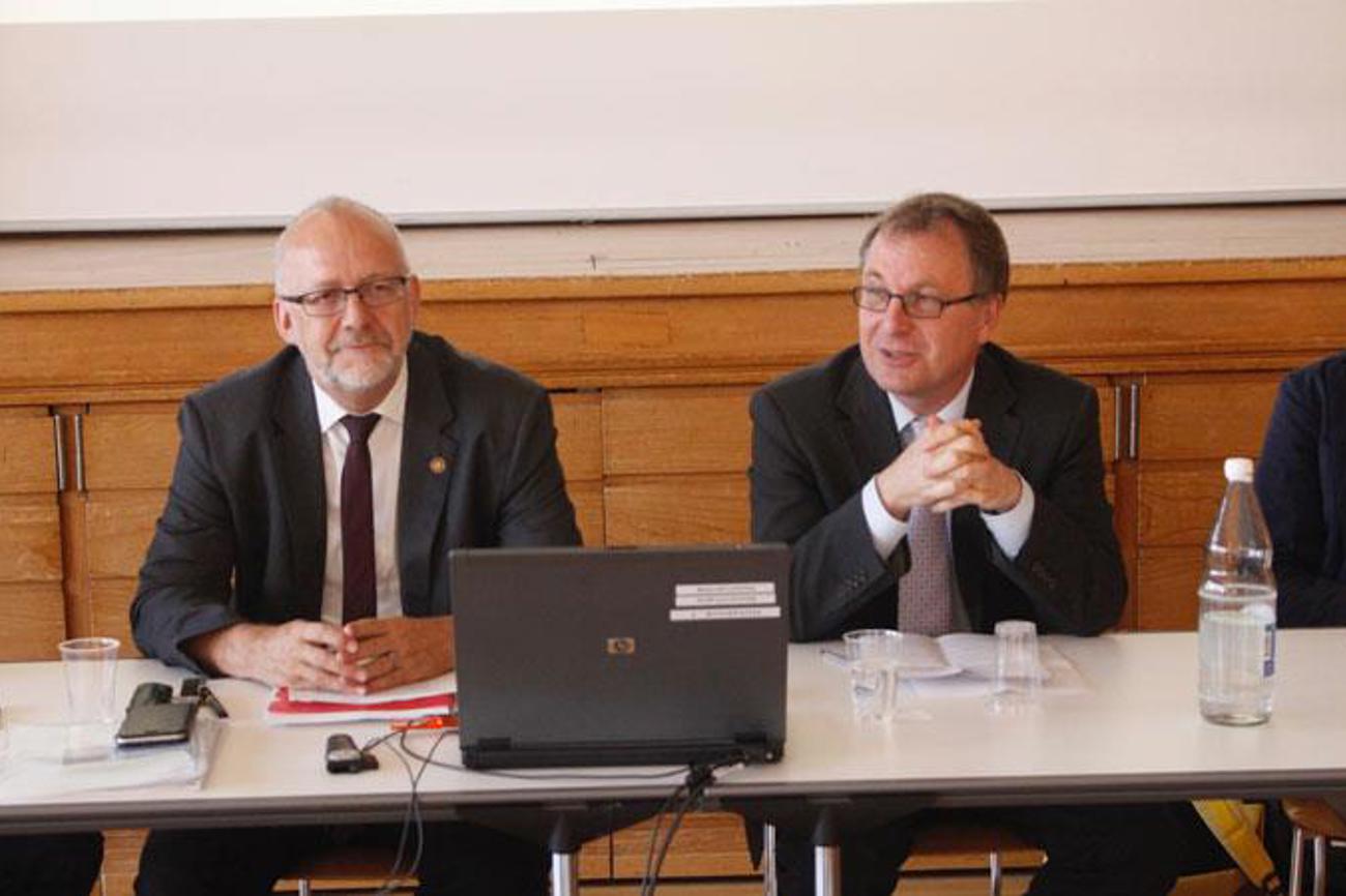 Machen sich für die Fusion von Kirchgemeinden stark: Kirchenrat Daniel Reuter (links) und Kirchenratspräsident Michel Müller. | Stefan Schneiter