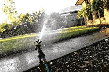 Ein Swimmingpool für eine Jeans