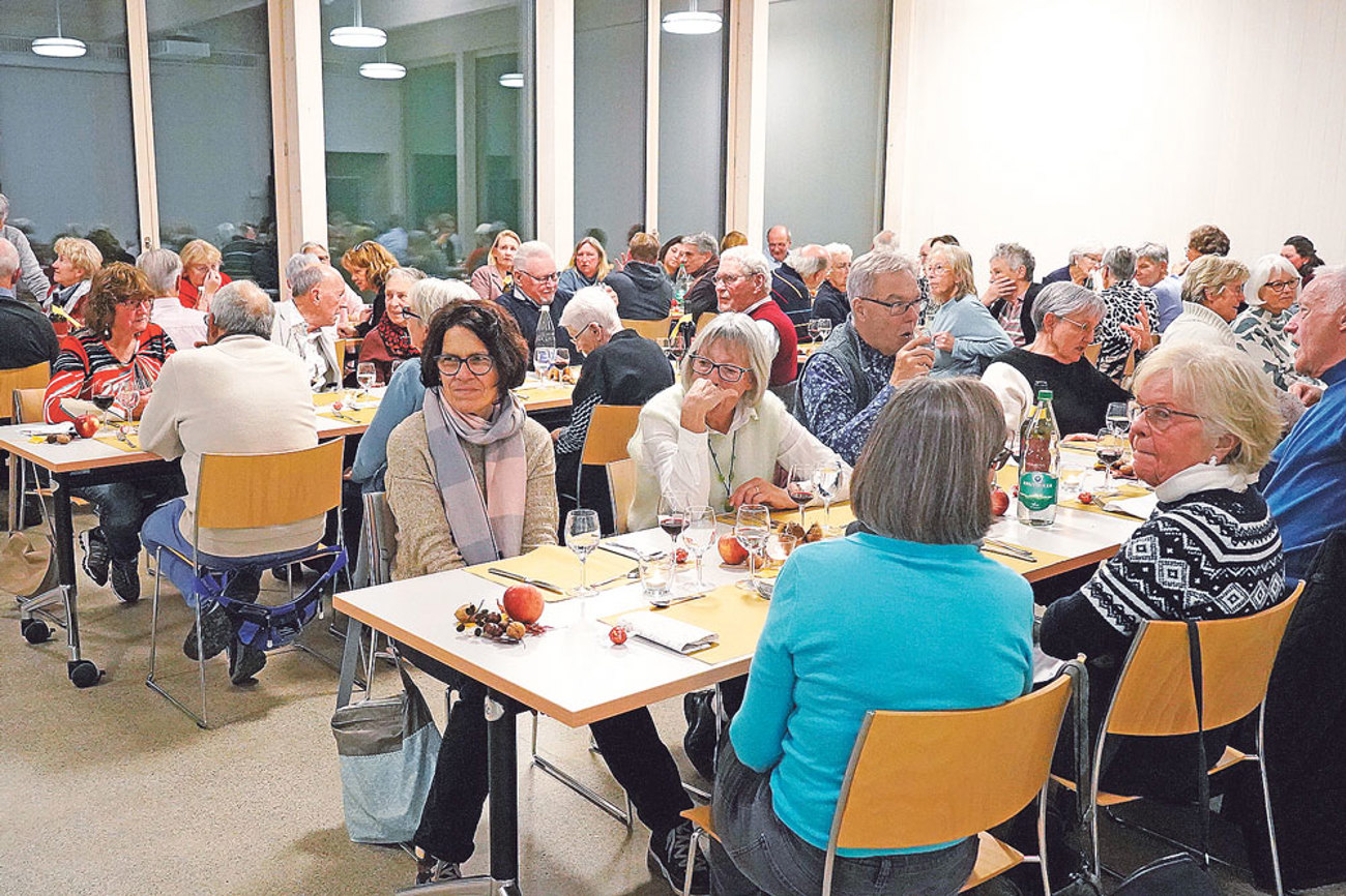 Mit zwei Dankesfesten für die Handwerker und die Gemeinde­mitarbeitenden konnten die Räume schon im November getestet werden. 