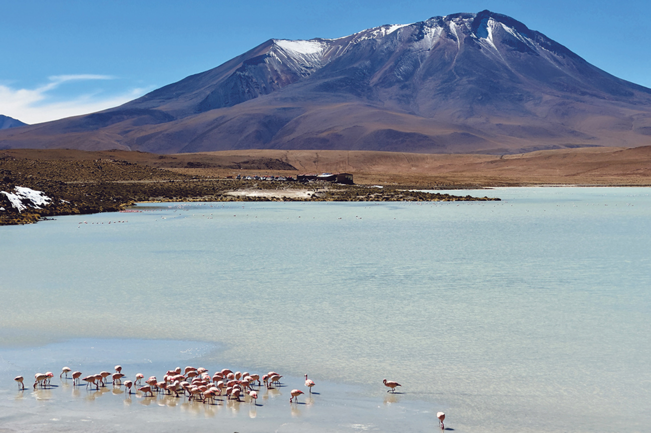 Atemberaubende Natur wie dieser Salzsee gehört zu den Schönheiten Boliviens. | Fotos: Lukas Geer/Samuel Hanauer