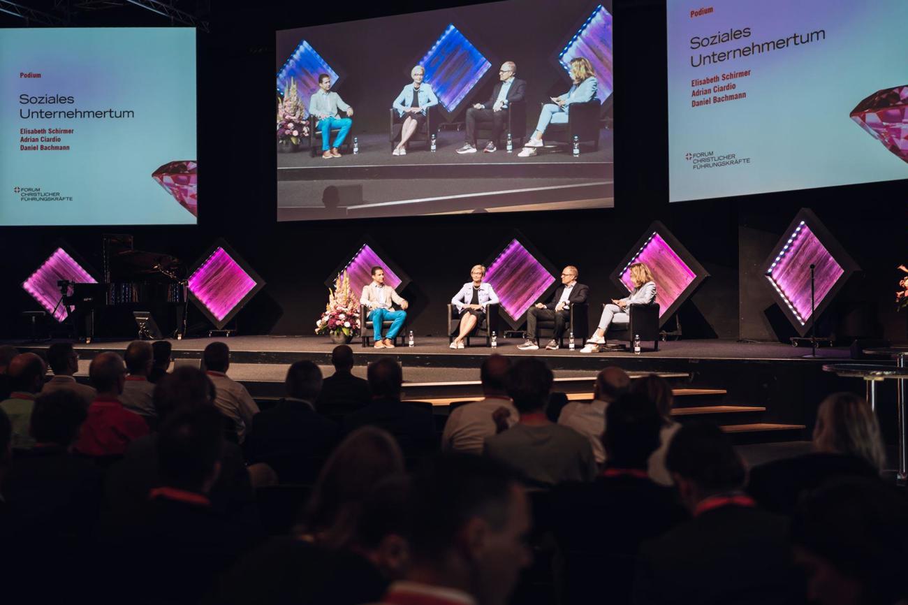 Gestandene Unternehmerinnen und Unternehmer diskutierten auf dem Podium über soziales Unternehmertum.