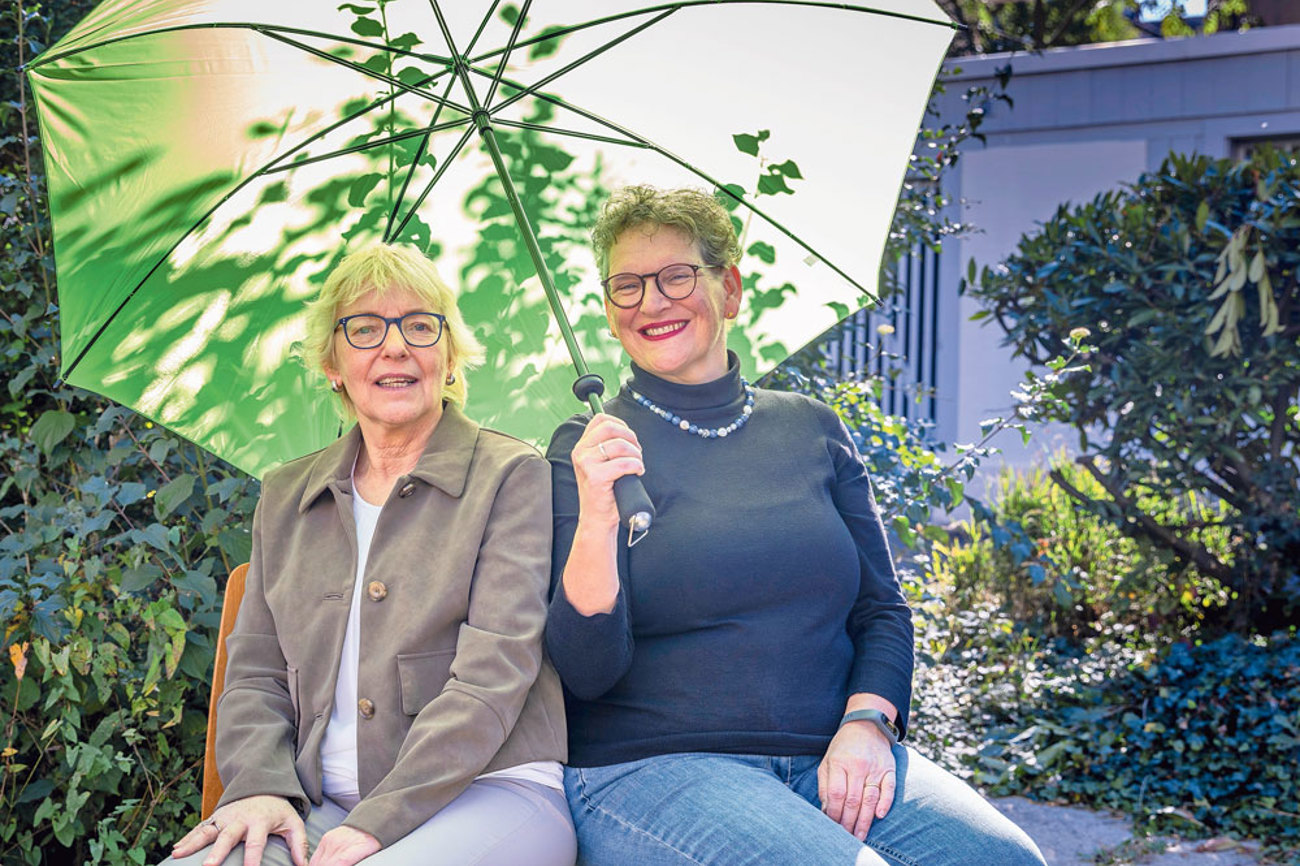 Elke Hofheinz (l.) und Eveline Beroud leiten die ökumenische Arbeitsgruppe «Versteckte Armut Allschwil und Schönenbuch». | Foto: Katja Schmidlin