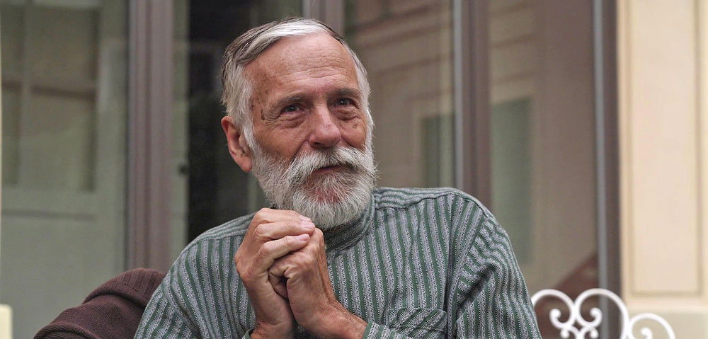 Robert Widmer-Demuth während der Dreharbeiten zu «Röbi geht». | Foto: Kosmos Film