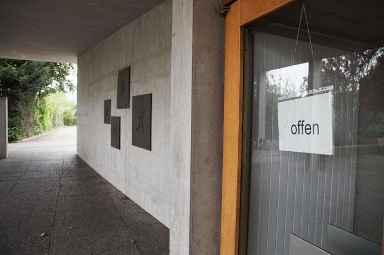 Das Tor bleibt bis auf Weiteres für alle offen: Eingang der Johanneskirche in Thun.|Marius Schären