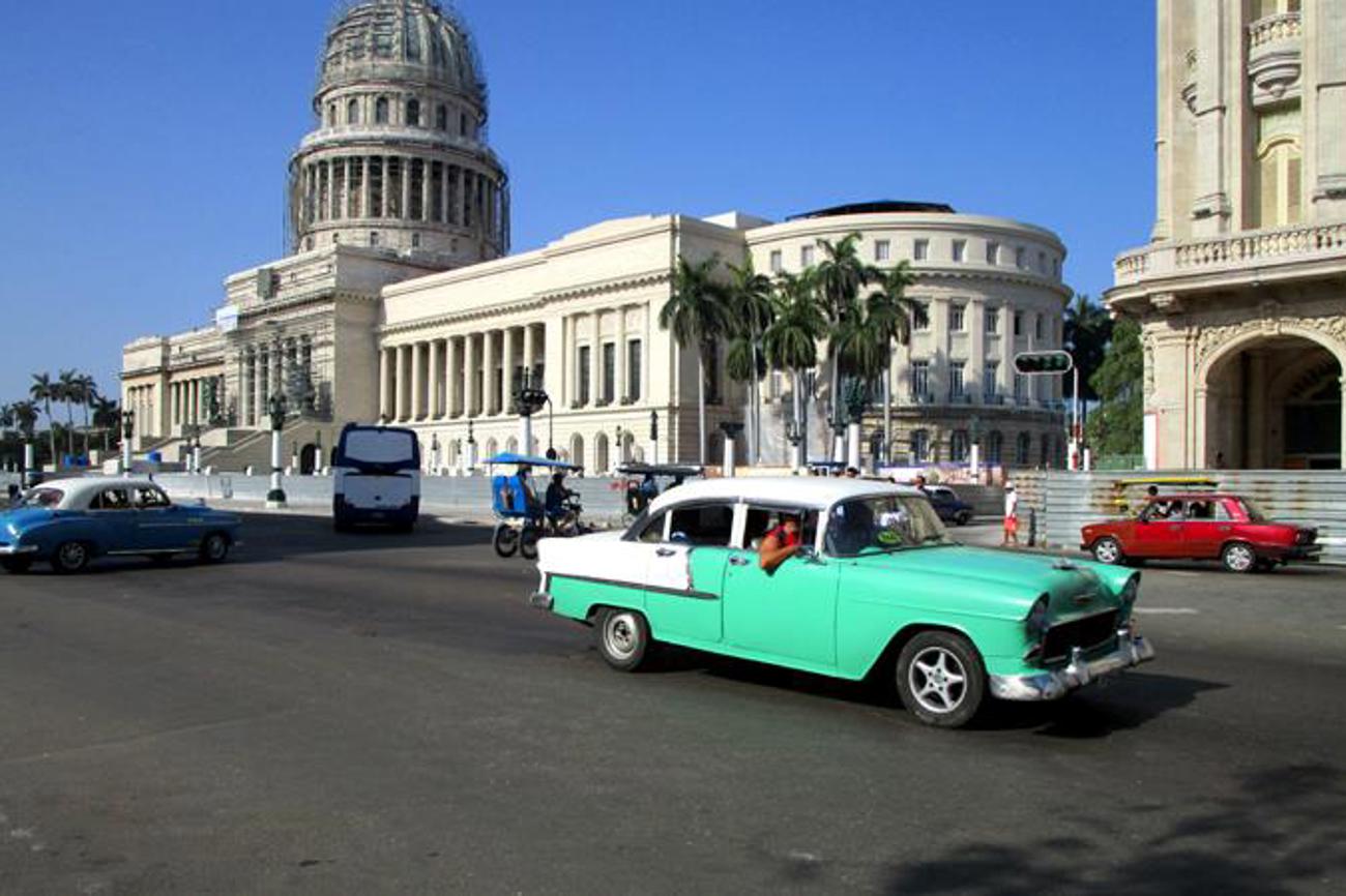 Die kubanischen Oldtimer sind bei den Touristen beliebt. Viele Kubaner aber träumen von einem Golf oder BMW. | Tilmann Zuber/Kirchenbote