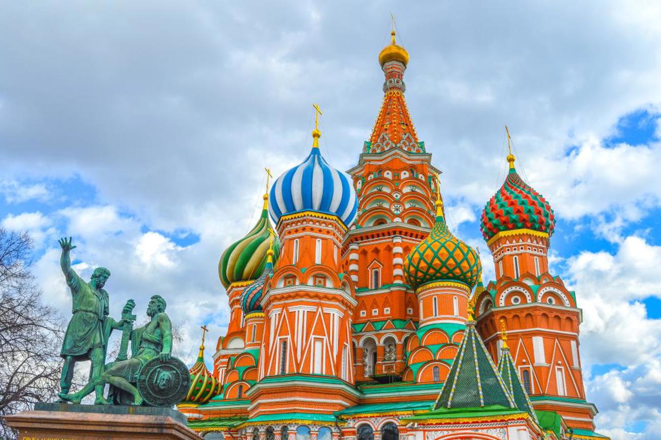 Gefährliche Nähe von Kirche und Staat: Die Basilius-Kathedrale in Moskau wird als Museum genutzt, seit dem Ende der Sowjetzeit finden auch wieder Gottesdienste statt. |bakerjarvis/iStock