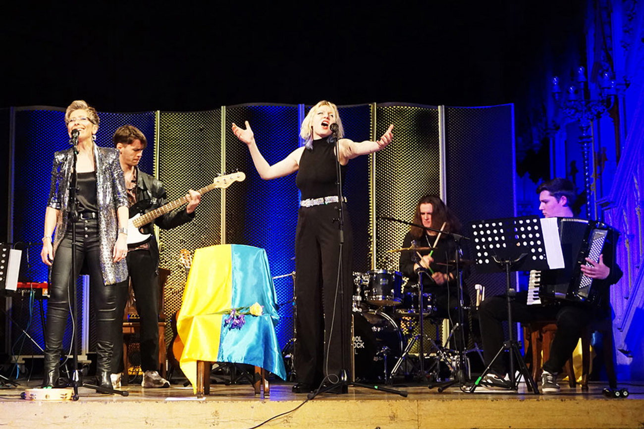Am Samstagabend verwandelte die В'язанка-Band die Offene Kirche Elisabethen in eine bebende Konzerthalle. | Foto: Noemi Harnickell