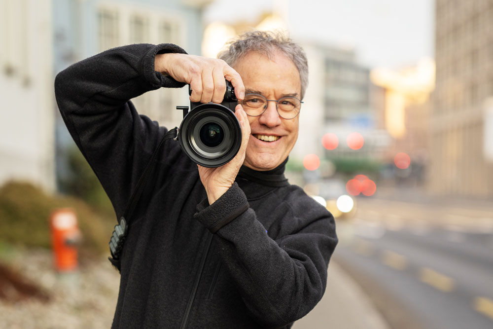 Emanuel Ammon: ein leidenschaftlicher Fotograf, den man nur ganz selten ohne Kamera in der Hand sieht.  | Foto: Christoph Ammon