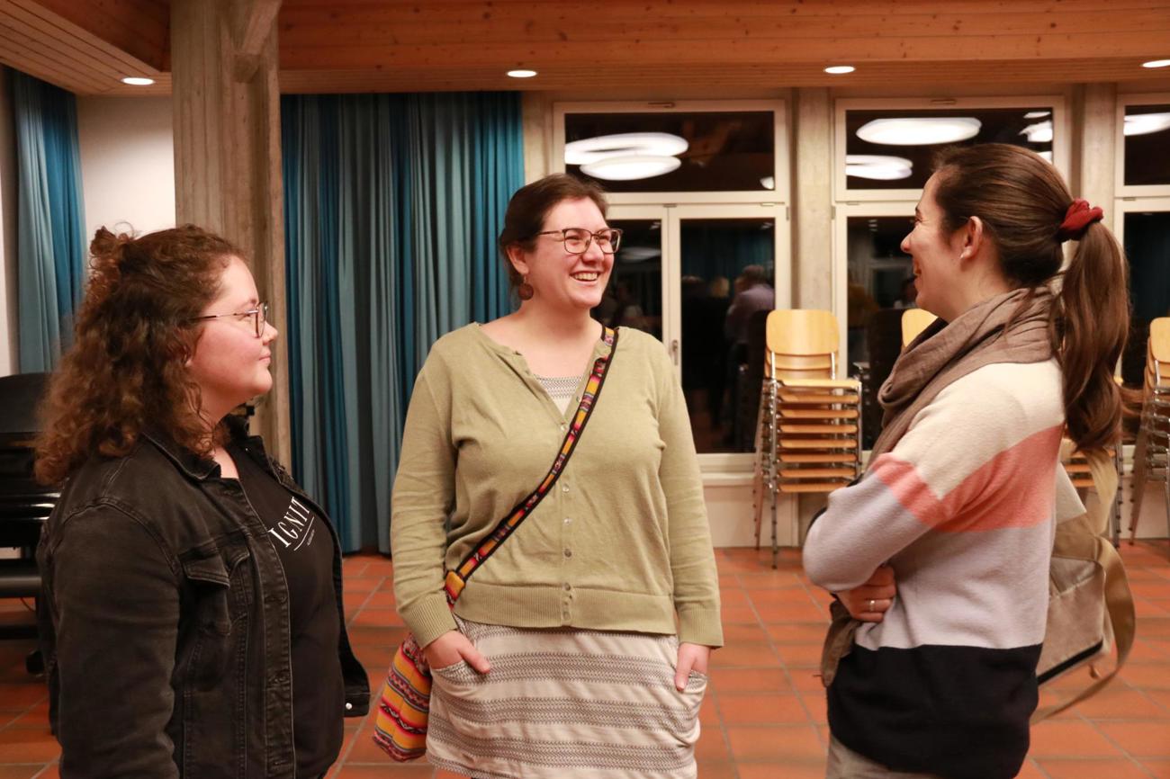 Die Jugendarbeiterinnen Claudia Zaugg, Weinfelden, und Jeannine Künzli, Altnau, mit der kantonalkirchlichen
Verantwortlichen für junge Erwachsene Rahel Arizmendi Martinez-Bitzer.