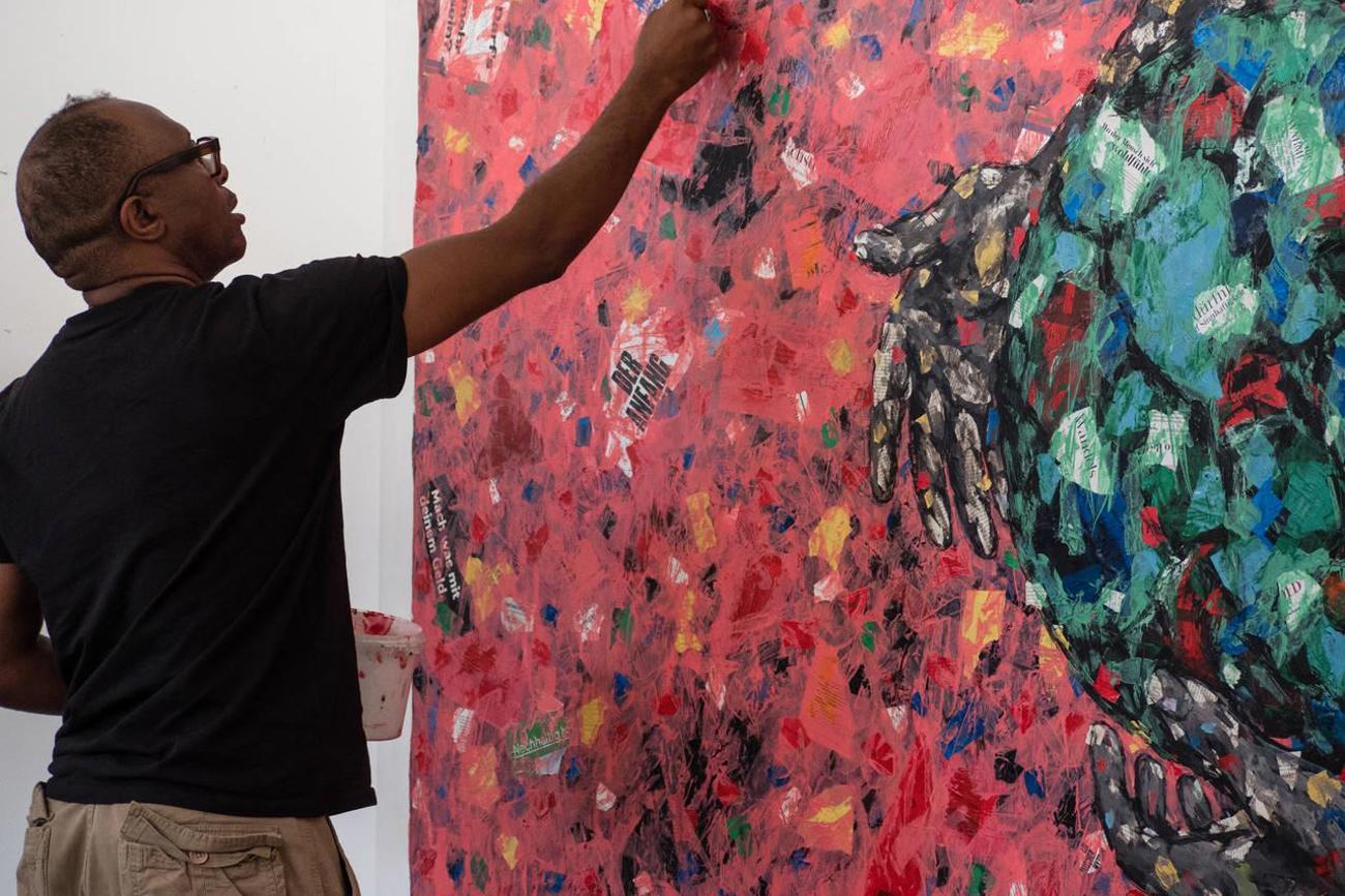 Der Künstler Emeka Udemba schuf das diesjährige Hungertuch mit dem Thema «Was ist uns heilig?».