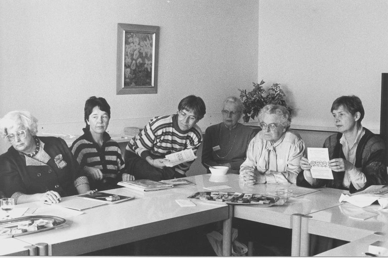 Evangelische Frauen im Tagungs- und Studienzentrum Boldern, mit Marga Bührig (2.v.r.), Theologin und Mitbegründerin des Frauenbunds.