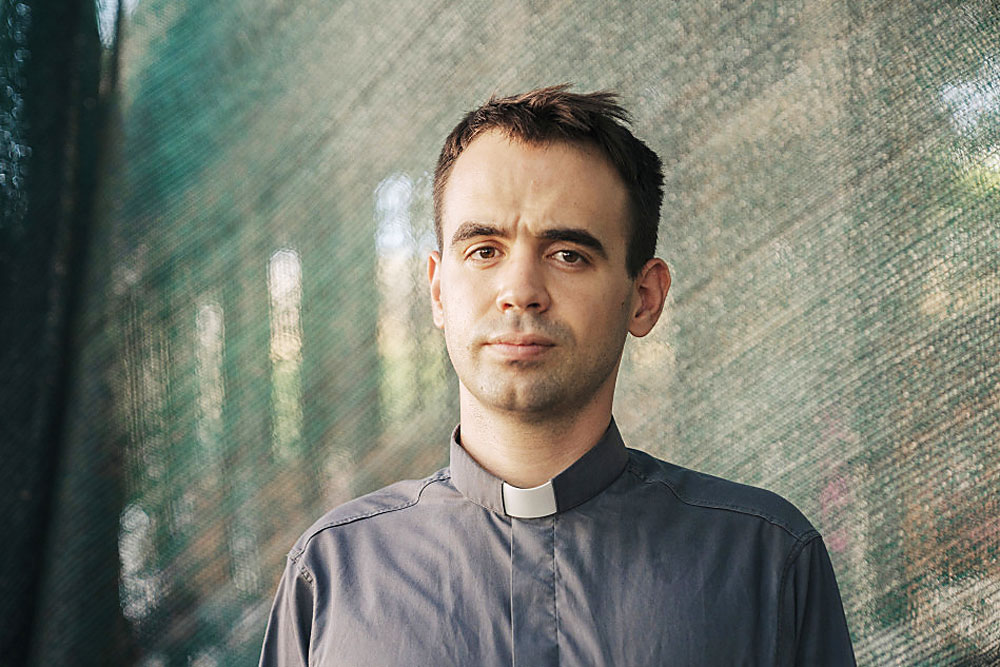 «Die Menschen hier im Spin Time lebten in Solidarität miteinander.» Deshalb könne man die Besetzung des Hauses nicht einfach als illegalen Akt betrachten, sagt der 37-jährige Priester Don Mattia Ferrari. | Foto: Francesco Pistilli