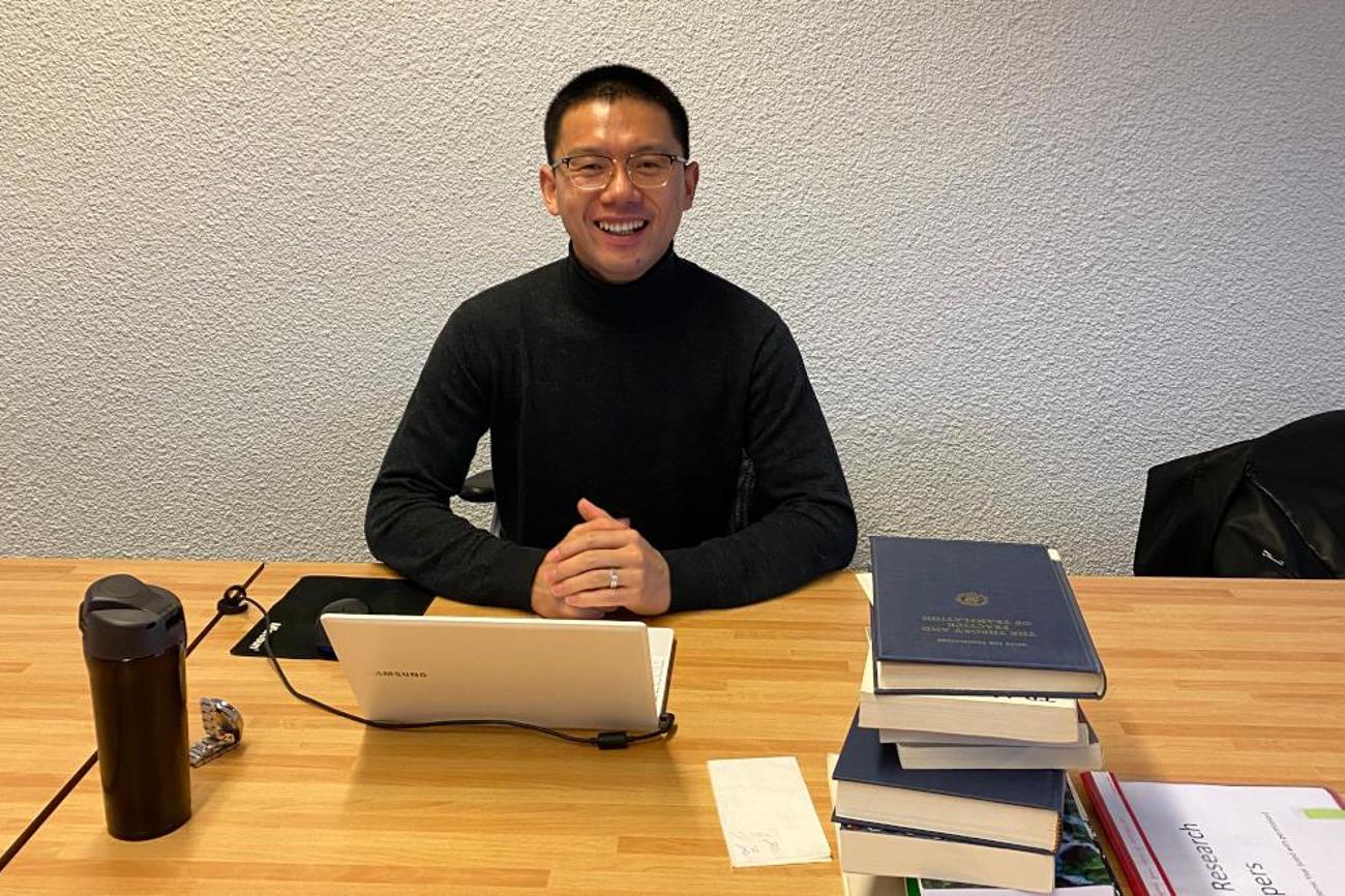 Bian Rongliang, Pastor und Fakultätsmitglied.