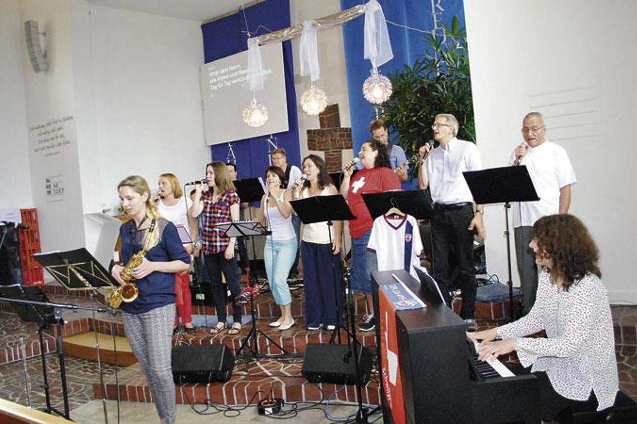 Nicht nur Kirche, sondern auch Fest: An den «11-vor-11»-Gottesdiensten – wie hier in der Kirche Horw – spielt Unterhaltung eine grosse Rolle.