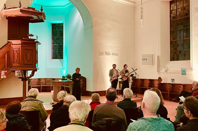 Pfarrerin Franziska Kuhn lud zum ersten Jazzgottesdienst in der Dorfkirche Kleinhüningen ein.