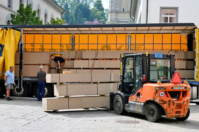 Anlieferung der Basspfeifen aus dem Werk Fitzau in Portugal. Foto: Klaus Stadler