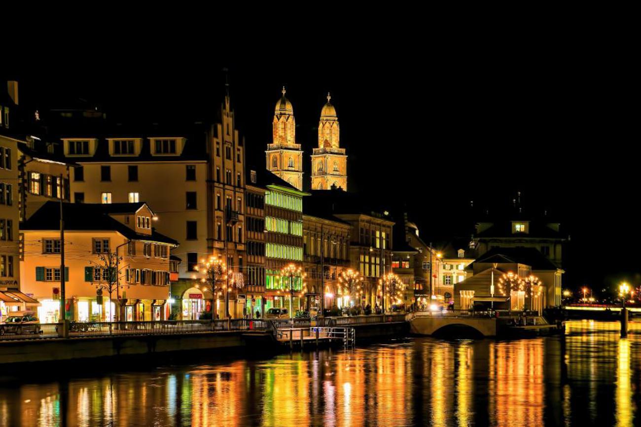 Im Halbdunkel der Legalität blieben Millionen von Franken in der Schweiz statt in den Produktionsländern, monieren Hilfsorganisationen. Eine Diskussion in Zürich soll Licht in die Sache bringen. | Ricardo Gomez Angel/Unsplash