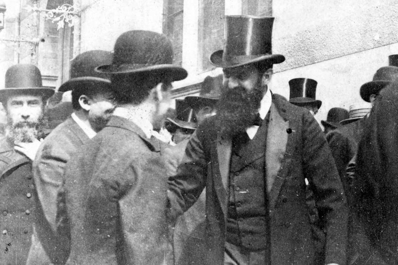 Theodor Herzl vor der Synagoge in Basel. | Zionist Archives Jerusalem