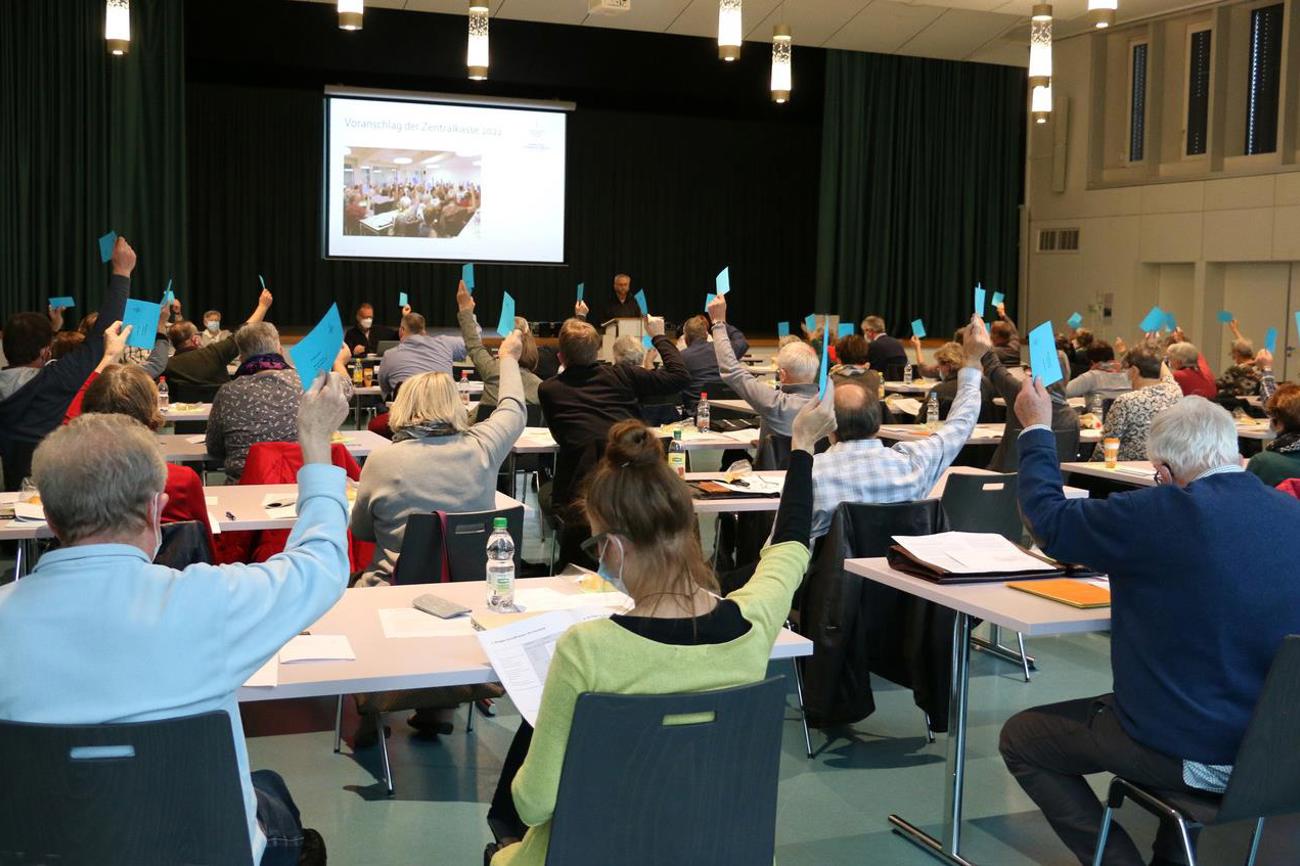 Die Synodalen genehmigen das Budget 2021 einstimmig.| Doris Brodbeck