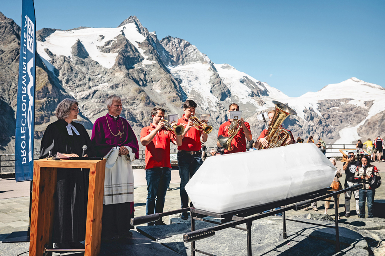 Gletscherbegräbnis am Grossglockner: Szene aus dem Film «Requiem in Weiss». | Foto: Luca Jänichen/Max Seibald