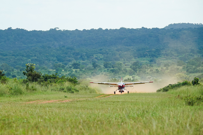 MAF Flugzeuge fliegen Güter und Personen an weltweit rund 1000 Destinationen in abgelegenen Gebieten, wie hier in Uganda. | Foto: zvg