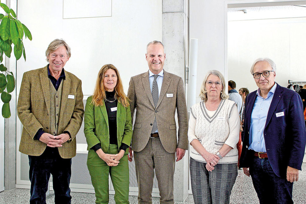 Erfreut über das Ergebnis (v. l.): Theologieprofessor Thomas Schlag, Leiterin Religionspädagogik Maria Oppermann, Regierungsrat Stephan Schleiss, Kirchenratspräsidentin Ursula Müller-Wild und Bildungsrat Urban Bossard. | Foto: Zuber