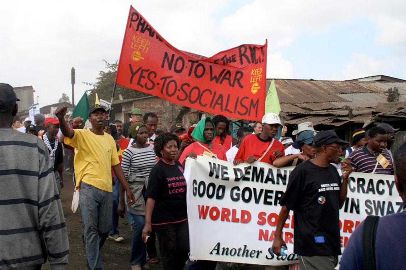 Mehr Freiheit: Um 1900 lebten rund 70 Prozent der Menscheit in Autokratien oder Kolonialregimen. Heute lebt noch ein Viertel der Weltbevölkerung in Autokratien und mehr als die Hälfte in Demokratien. (Bild: epd-Bild)