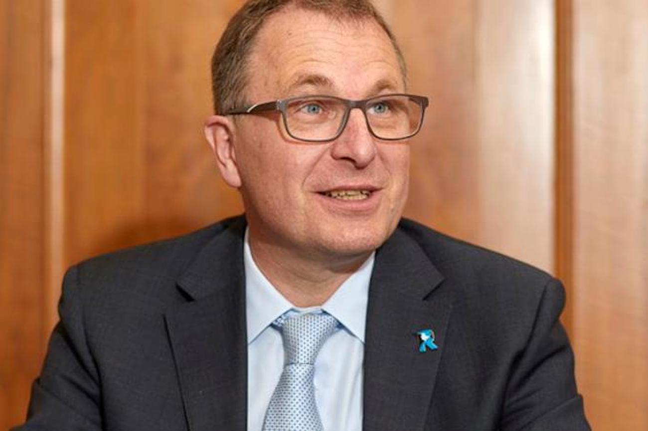 «Der Luzerner Kirche bietet sich eine grosse Chance, ihre Kirche auf die Zukunft auszurichten. Für mich hat sich gezeigt, dass es eine sehr grosse Bandbreite von Erwartungen gibt, wenn man die Basis fragt. Und das ist gut so. Jung und Alt traut der Kirche etwas zu. Die Herausforderung wird darin bestehen, das Ganze in einen zukunftsoffenen Gesetzestext
zu packen. Möge der Anfangsschwung dabei nicht verloren gehen.»
Michel Müller, Kirchenratspräsident des Kantons Zürich