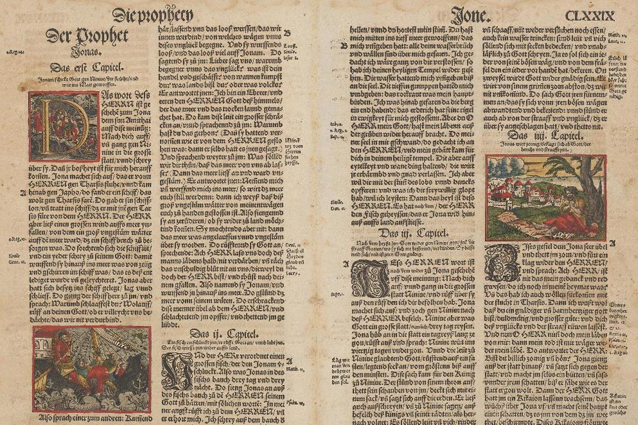 Alle sollen die Bibel lesen können. Zwingli rechtfertigte die Bebilderung damit, dass man sich den Inhalt der Bibel durch die Bilder leichter merken könne. Doppelseite aus der Froschauer-Bibel von 1531.|Zentralbibliothek Zürich